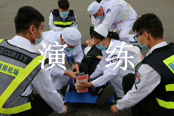 医疗紧急出动实施救援.jpg 医疗紧急出动实施救援.jpg