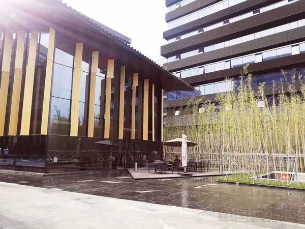 虹桥进口商品展示交易中心所在的虹桥国际展汇.jpg 虹桥进口商品展示交易中心所在的虹桥国际展汇.jpg