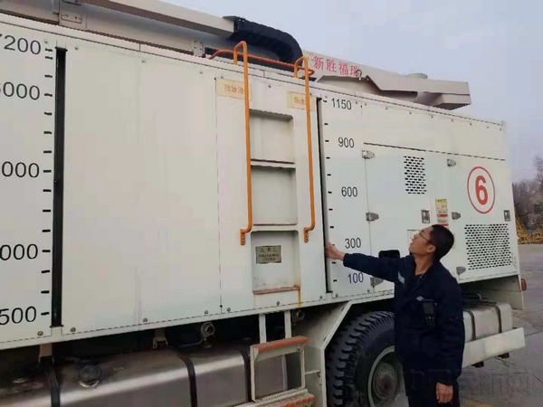 图3出车前检查防冰液.jpg