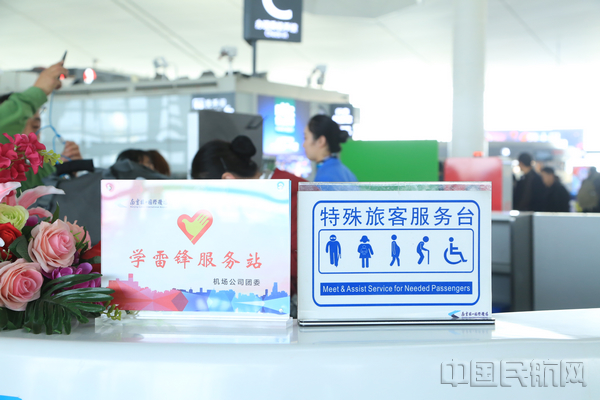 包括残疾旅客在内的“特殊旅客”抵离南京机场可无障碍顺畅飞。李晗旭 摄 (3).jpg 包括残疾旅客在内的“特殊旅客”抵离南京机场可无障碍顺畅飞。李晗旭 摄 (3).jpg