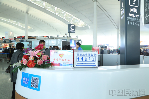 包括残疾旅客在内的“特殊旅客”抵离南京机场可无障碍顺畅飞。李晗旭 摄 (2).jpg 包括残疾旅客在内的“特殊旅客”抵离南京机场可无障碍顺畅飞。李晗旭 摄 (2).jpg