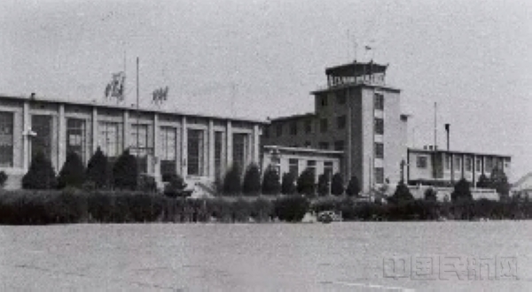 70年代兰州中川机场航站区 摄影张胜平