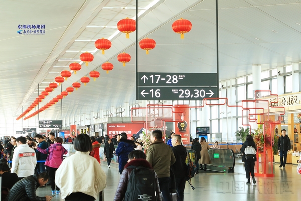 2019春运大幕开启南京禄口国际机场“年味浓”迎客来让万千旅客抵离机场享受“家一般感觉” 李晗旭摄10.JPG 2019春运大幕开启南京禄口国际机场“年味浓”迎客来让万千旅客抵离机场享受“家一般感觉” 李晗旭摄10.JPG