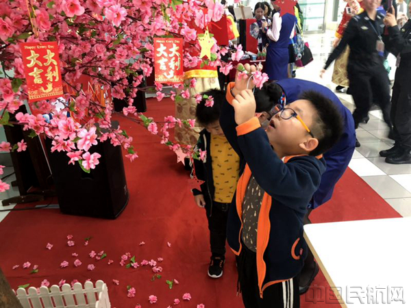 珠海机场“春节·爱回家”活动暖人心扉（图）