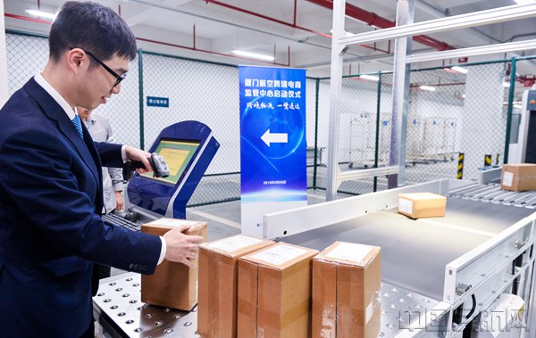 首单进口货物扫码后即可通过进口查验线完成通关_副本.jpg