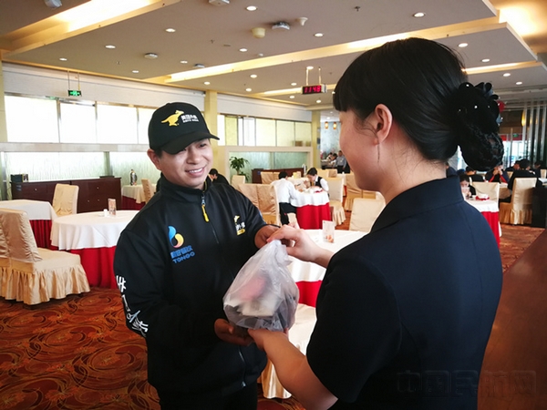 首都机场航站楼餐饮外卖服务正式上线.jpg 首都机场航站楼餐饮外卖服务正式上线.jpg