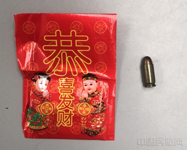 旅客乘机闹乌龙,“辟邪物”竟然是子弹.jpg 旅客乘机闹乌龙,“辟邪物”竟然是子弹.jpg