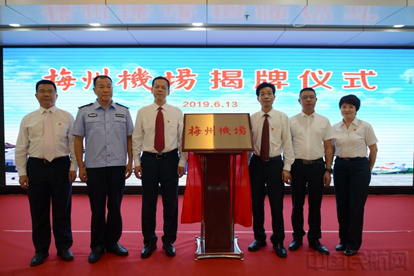 公司领导及驻场单位负责人合影留念_副本.jpg 公司领导及驻场单位负责人合影留念_副本.jpg