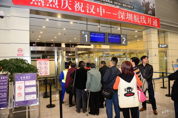 汉中-深圳航线开通当日乘机旅客.jpg 汉中-深圳航线开通当日乘机旅客.jpg