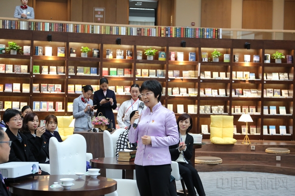 中央民族大学教授、全国兼职妇联副主席、《百家讲坛》常驻讲师蒙曼参加了在酒店概念书屋举办的主题为“巾帼传习书芳华”女职工读书分享会.jpg 中央民族大学教授、全国兼职妇联副主席、《百家讲坛》常驻讲师蒙曼参加了在酒店概念书屋举办的主题为“巾帼传习书芳华”女职工读书分享会.jpg