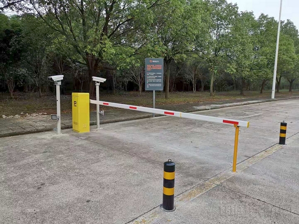 网约车专用停车区道闸.jpg