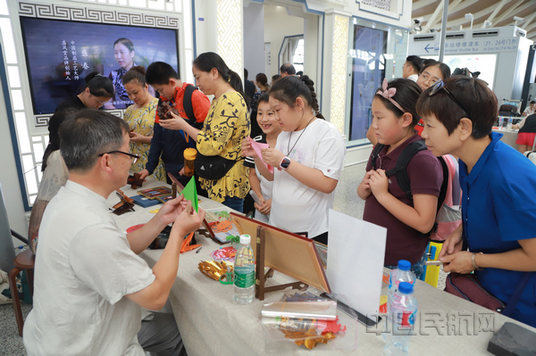 nEO_IMG_传统工艺展示-浦东机场供图.jpg nEO_IMG_传统工艺展示-浦东机场供图.jpg