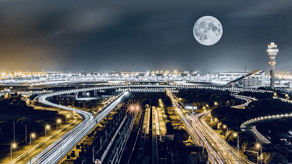 夜晚的浦东机场卫星厅_副本.jpg