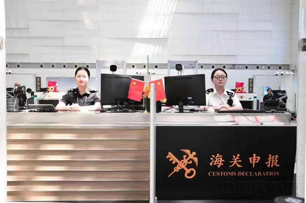 广州白云机场T2航站楼国际出发大厅“海关、安检联合检查区”（梁韵彦  摄 (3)）.jpg