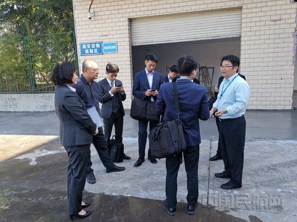 柳州市商务局到柳州机场开展空港物流产业调研 (1)02.jpg 柳州市商务局到柳州机场开展空港物流产业调研 (1)02.jpg