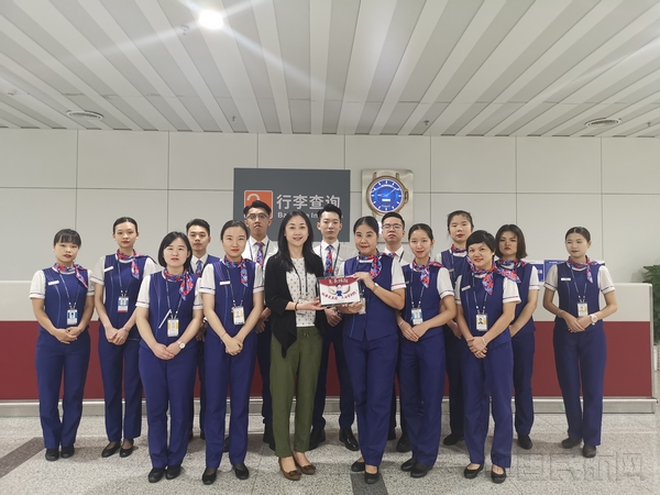 今年10月，珠海机场首个以个人名字命名的班组——“惠英”班组正式授牌上线。.jpg