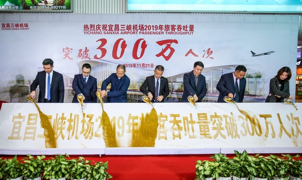 庆祝活动现场.jpg 庆祝活动现场.jpg