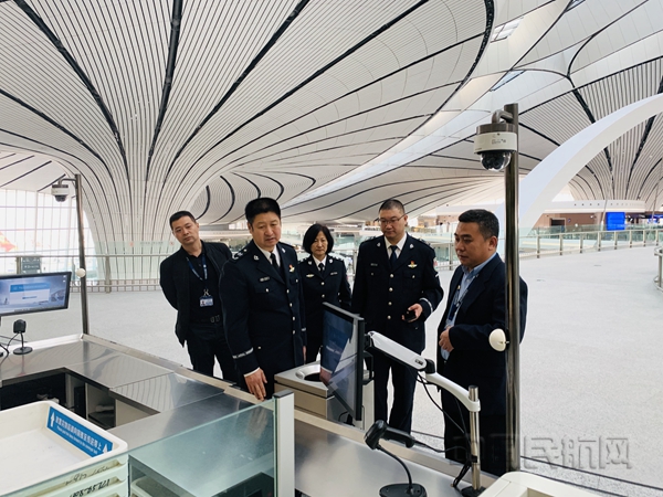 参观大兴机场智能旅客安检通道24.jpg