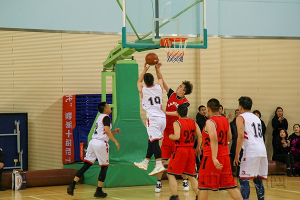 图片6(赛场角逐2)1.jpg 图片6(赛场角逐2)1.jpg