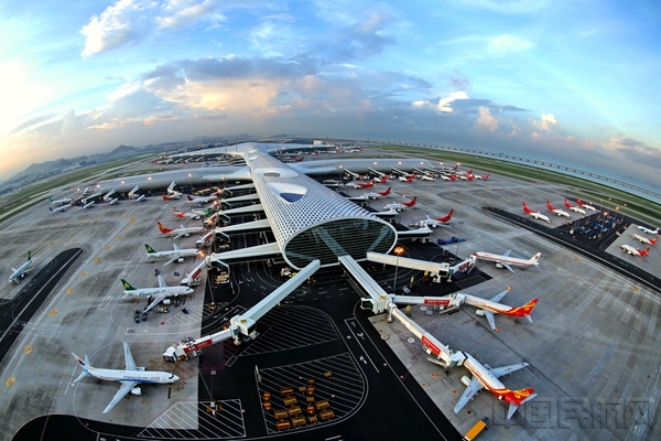 深圳机场2019年迎送旅客近5300万人次 摄影:倪德安_副本.jpg