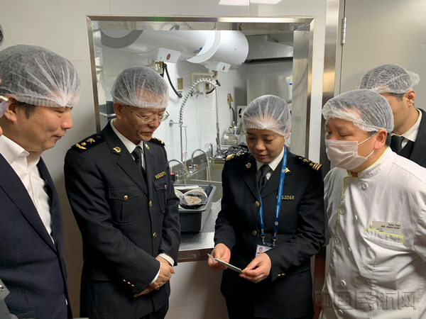 餐饮公司联合首都机场海关开展节前食品安全大检查4.jpg 餐饮公司联合首都机场海关开展节前食品安全大检查4.jpg