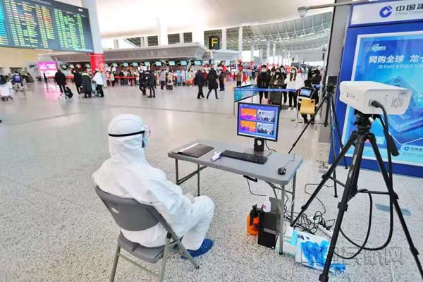 杭州机场红外线检测设备正在运行_副本.jpg