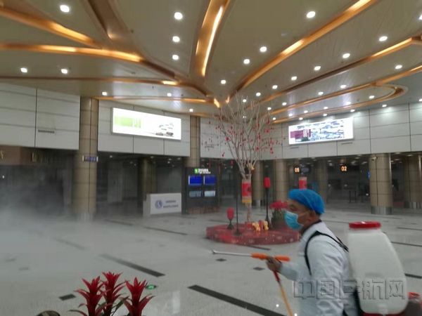 nEO_IMG_疾控中心对候机楼进行消杀.jpg