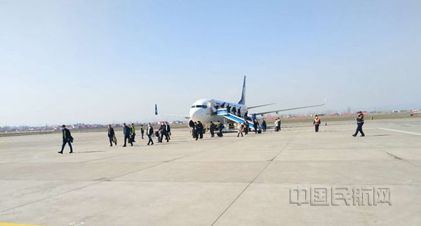 伊宁机场圆满完成山东航进疆复工包机任务.wps01_副本.jpg