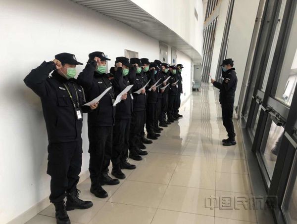 桂林机场_副本.jpg 桂林机场_副本.jpg