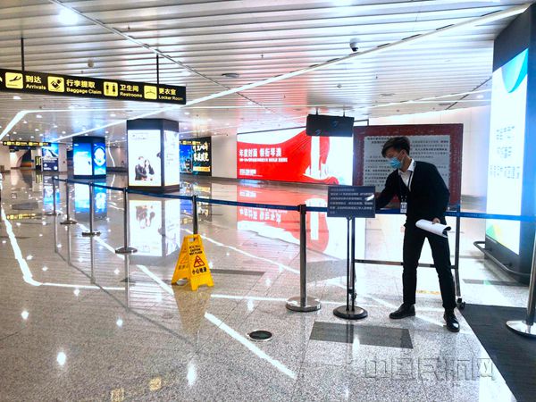 候机楼管理部在珠海机场内增设各类标识牌_副本.jpg 候机楼管理部在珠海机场内增设各类标识牌_副本.jpg