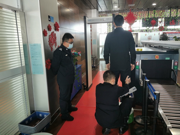 【新闻稿】富蕴机场安检站开展岗位练兵活动 积极有序推进复工复产图片_副本.jpg 【新闻稿】富蕴机场安检站开展岗位练兵活动 积极有序推进复工复产图片_副本.jpg