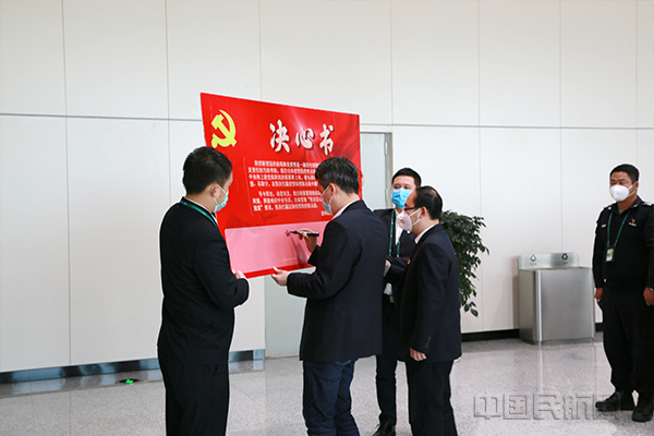 党员突击队领导签字换1.jpg 党员突击队领导签字换1.jpg