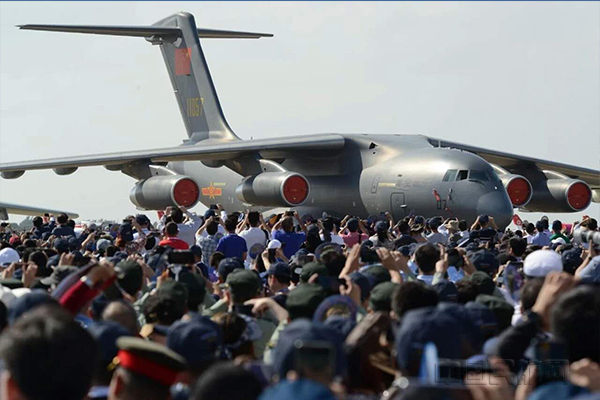 国产运20飞机成为中国航展上的明星机型1.jpg