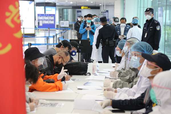 CZ3759航班旅客在珠海机场到达大厅排队登记信息_副本.jpg CZ3759航班旅客在珠海机场到达大厅排队登记信息_副本.jpg