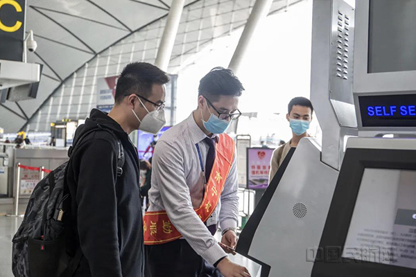 南宁机场自助值机集中办理区 (5).jpg