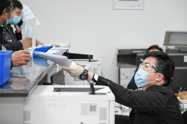 机场货运协同联检单位为物资运输提供安全高效保障-3-上海机场供图 (2)_副本.jpg