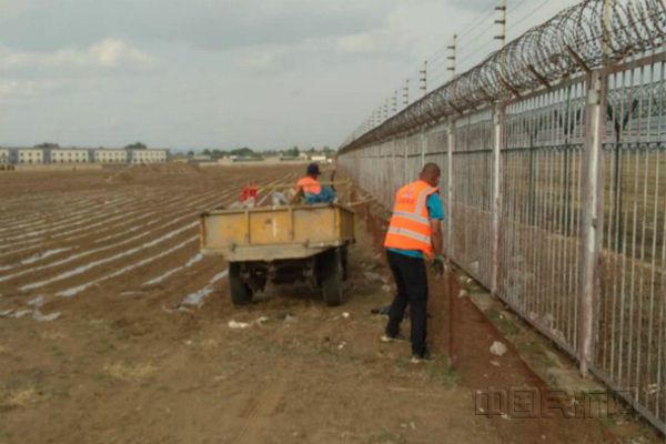 围界外漂浮物清理_副本.jpg 围界外漂浮物清理_副本.jpg