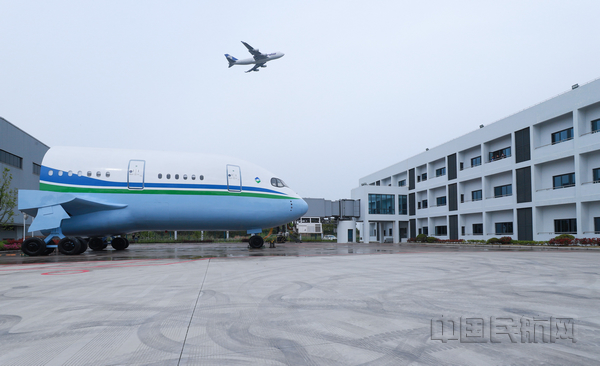 nEO_IMG_A350飞机模型-孙正摄
