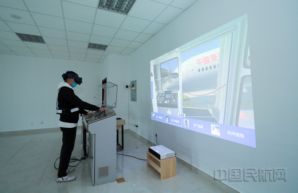 nEO_IMG_登机桥VR模拟教室-孙正摄