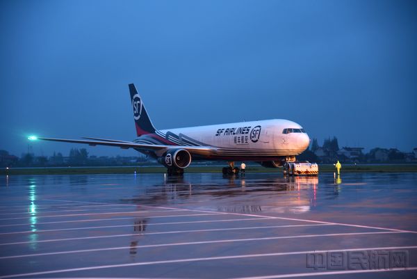南通机场于2017年引入顺丰航空开通国际货运包机,为此后的定期航班积累经验.jpg 南通机场于2017年引入顺丰航空开通国际货运包机,为此后的定期航班积累经验.jpg