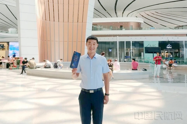 首都机场旅业公司冯新:服务心,使命情.jpg 首都机场旅业公司冯新:服务心,使命情.jpg