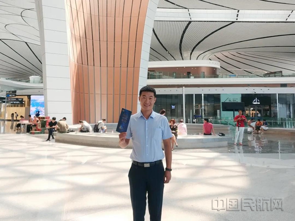 首都机场旅业公司冯新:服务心,使命情_副本.jpg 首都机场旅业公司冯新:服务心,使命情_副本.jpg