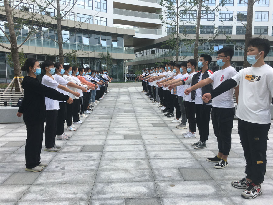 图:新入职员工军训照片.jpg
