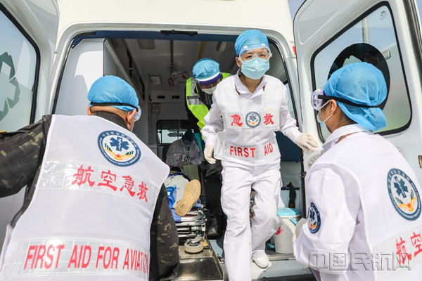 8.对经过抢救处置后伤情稳定的重伤旅客送往市内医院进一步救治。_副本.jpg