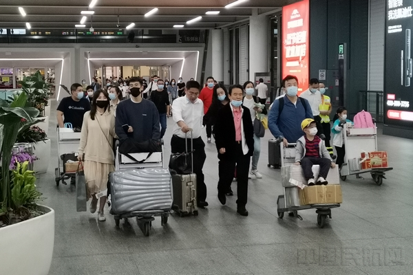 深圳机场单日客流最高超15万人次、航班量最高超1200架次,创疫情以来新高 深圳机场供图.jpg 深圳机场单日客流最高超15万人次、航班量最高超1200架次,创疫情以来新高 深圳机场供图.jpg