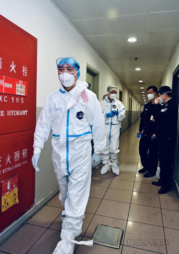 上海机场边检民警：抗疫时光写满难忘