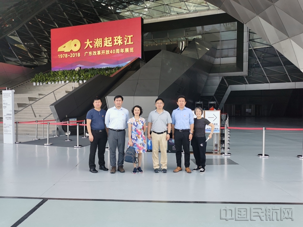 参观“大潮起珠江”展览1_副本.jpg