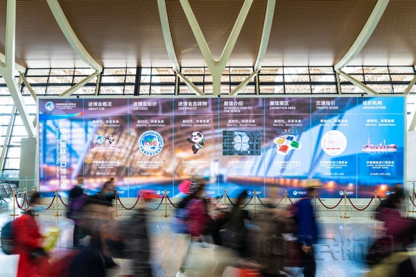 上海机场冲刺进博：可翻译62国语言 设32处防疫销售点