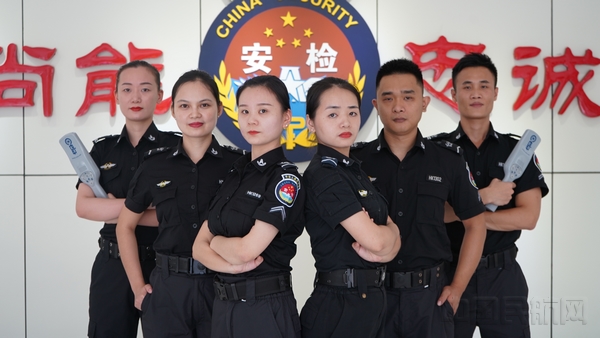 参赛安检员.jpg 参赛安检员.jpg
