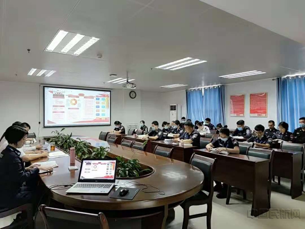 南宁机场开展“学习党的十九届五中全会精神”主题党日活动21.jpg 南宁机场开展“学习党的十九届五中全会精神”主题党日活动21.jpg